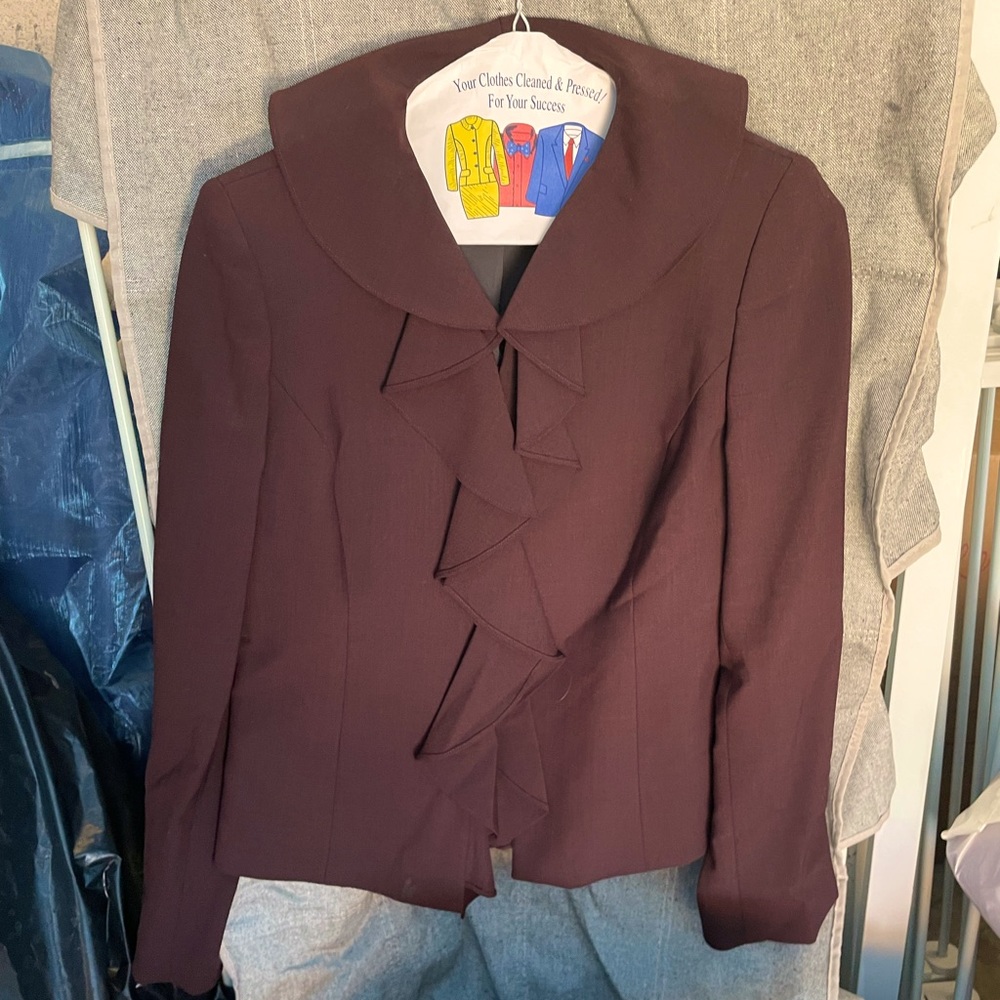 Skirt suit